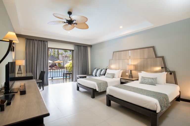 Deluxe Pool Access with Jacuzzi Room