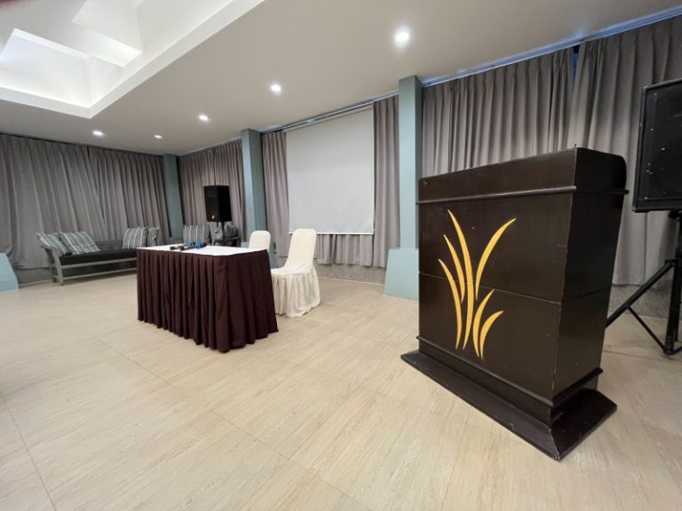 MEETING ROOM