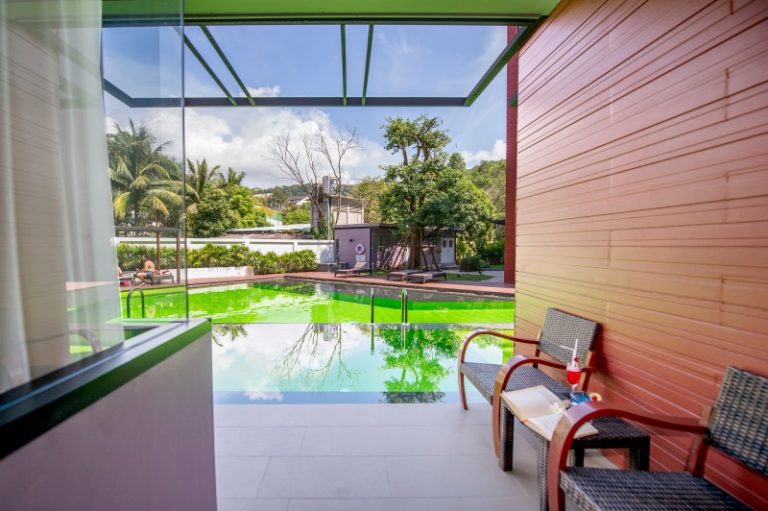 Premier Pool Access Room