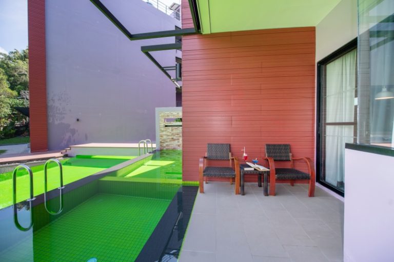 Premier Pool Access Room