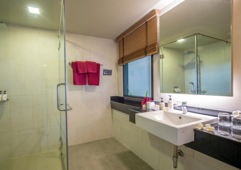Premier Pool Access Room