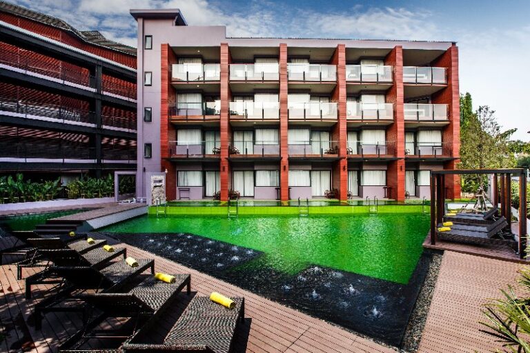 Emerald Swimming Pool