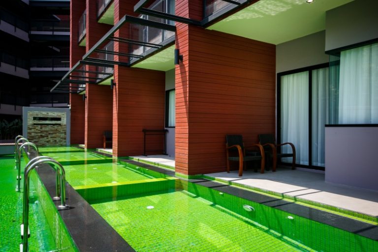 Premier Pool Access Room