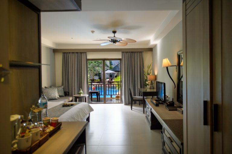 Deluxe Pool Access Room