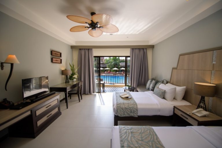 Deluxe Pool Access Room