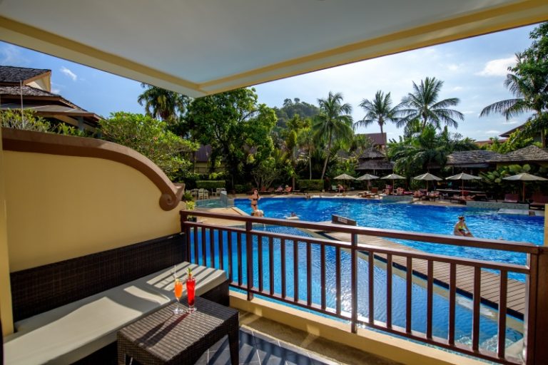 Deluxe Pool Access Room