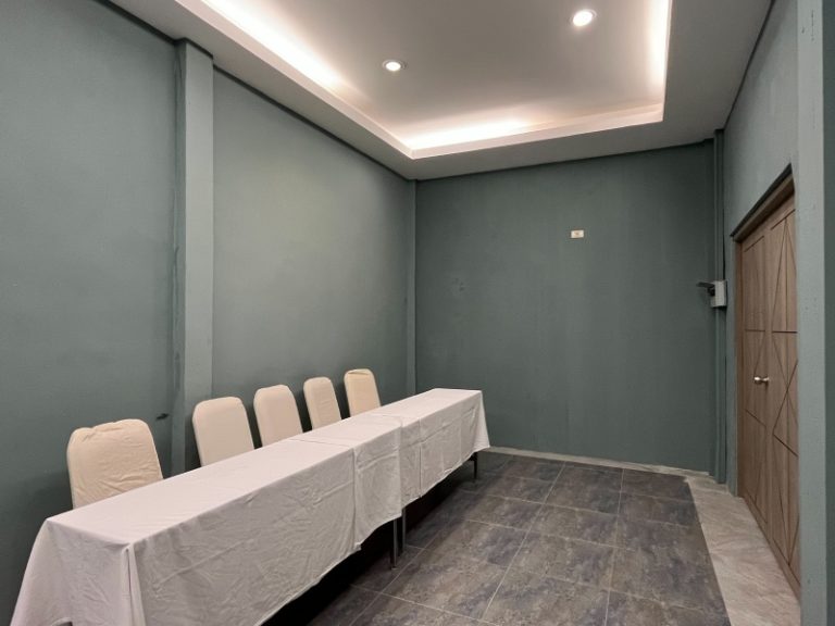 MEETING ROOM